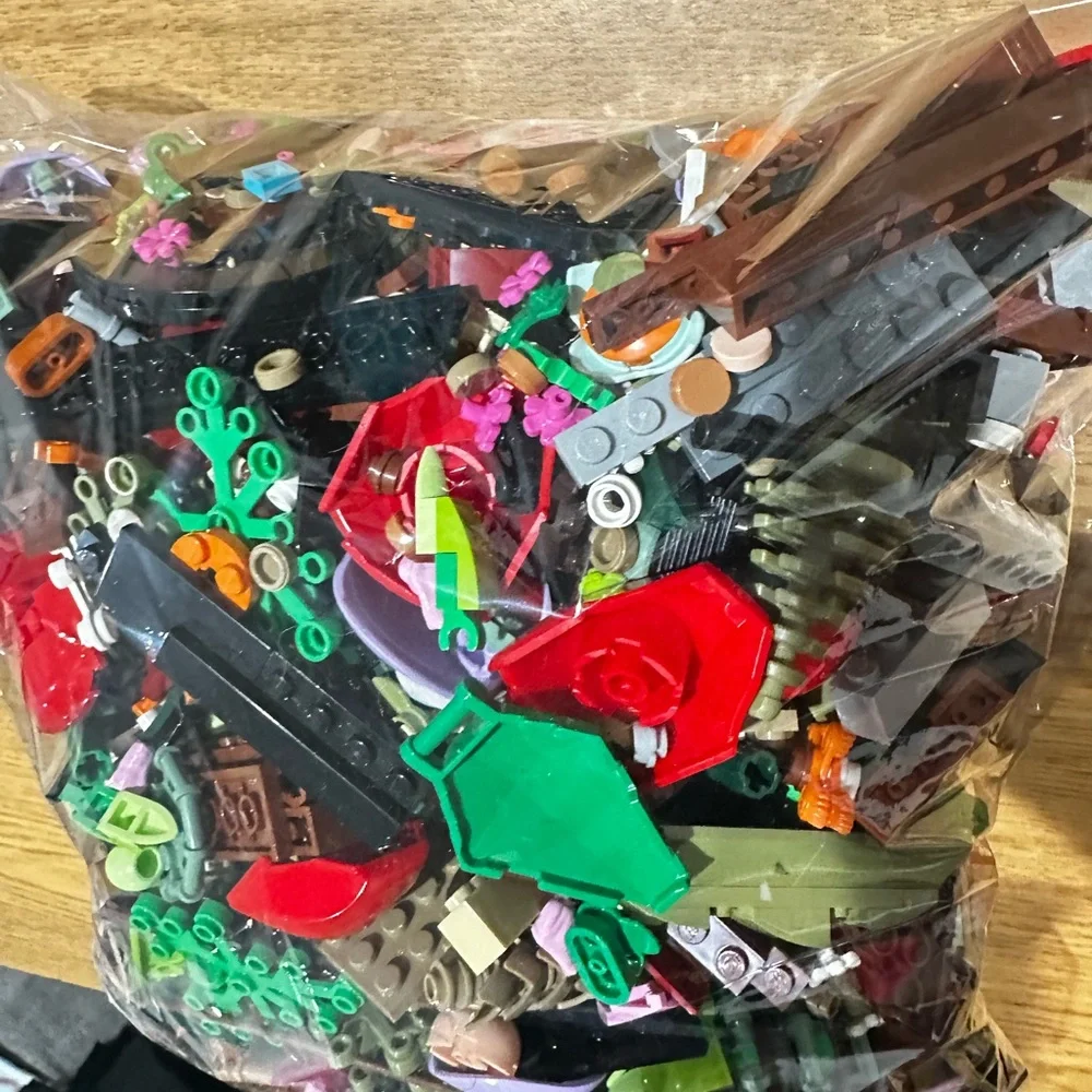 LEGO Bulk Mixed Parts Lot 3 lb 3.7 oz Assorted Bricks Pieces Plants Accessori